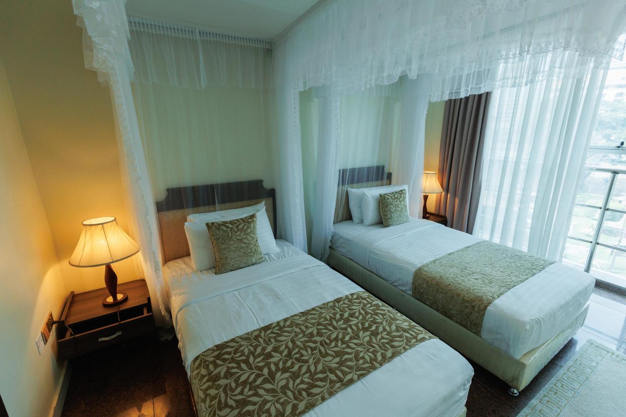 Koki Hotel Kampala Exteriör bild